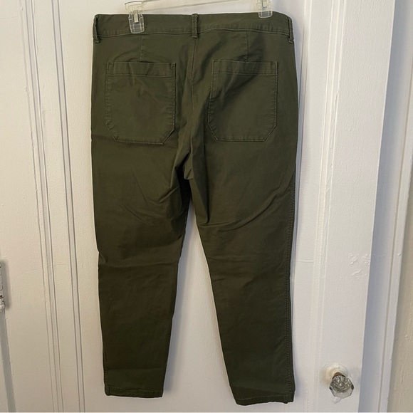 Old Navy olive pixie pants - Picture 2 of 5